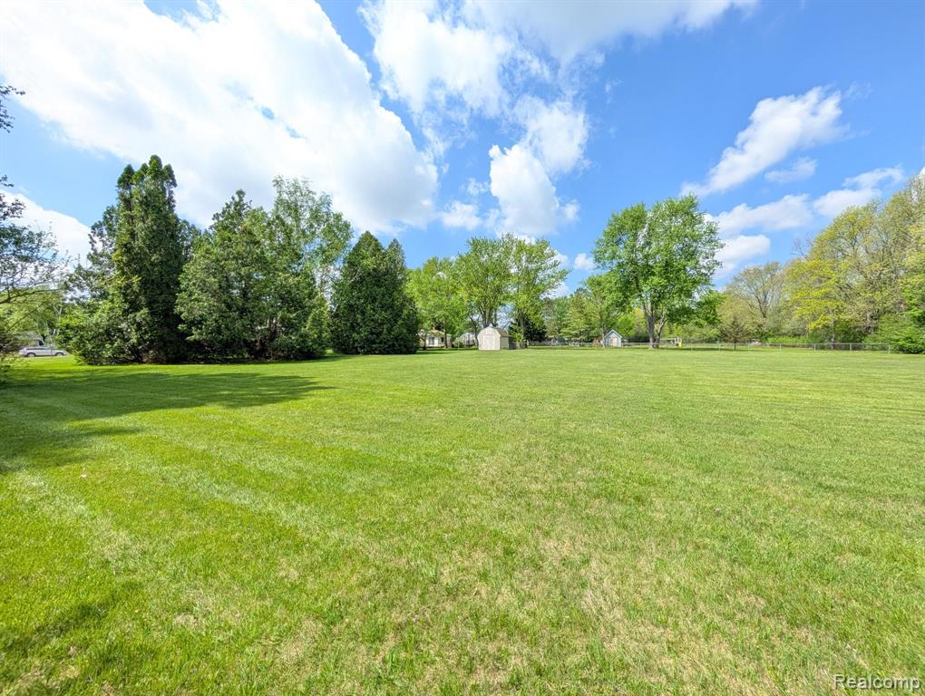5097 Berneda Drive, Flint, MI 48506 — Photo 17