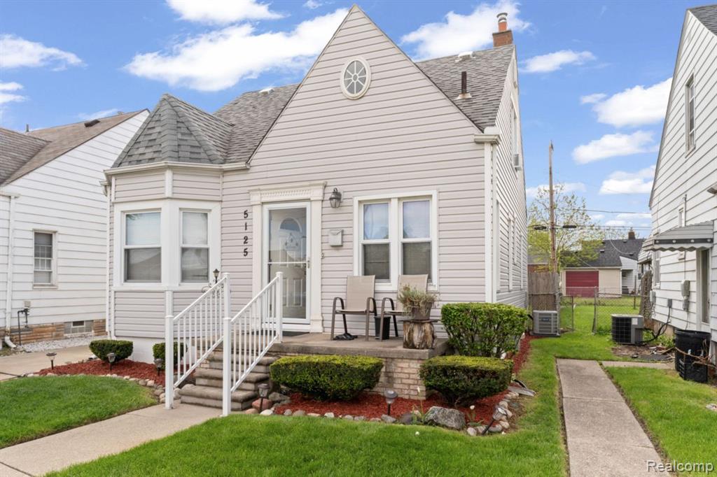 5125 CURTIS Street, Dearborn, MI 48126 — Photo 2