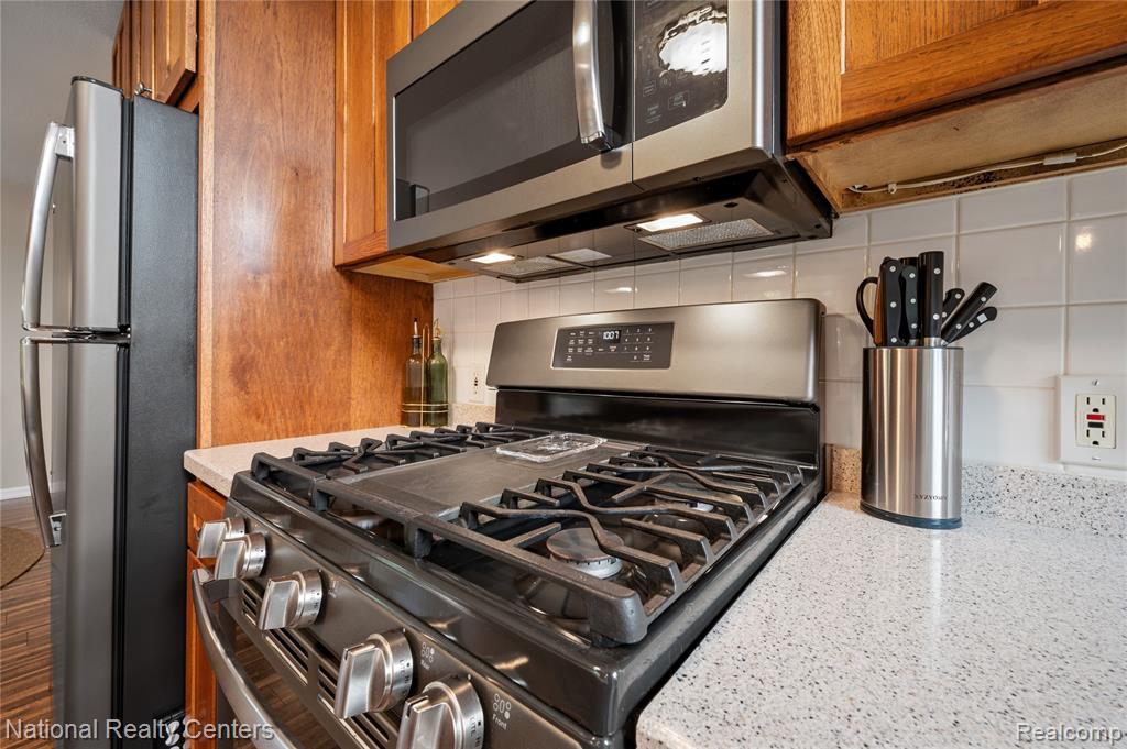 16 Lakeridge Drive, Adrian, MI 49221 — Photo 17