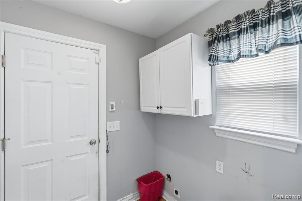 1130 Creekside Court, Burton, MI 48509 — Photo 10