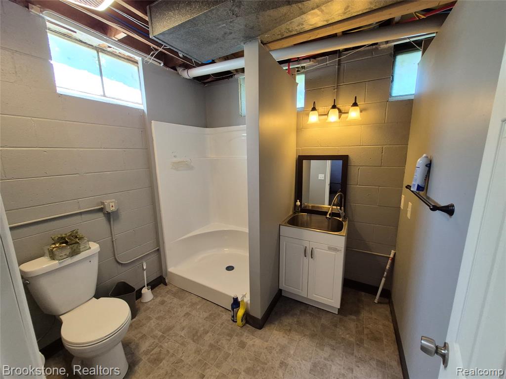 4295 Sashabaw Road, Waterford, MI 48329 — Photo 34