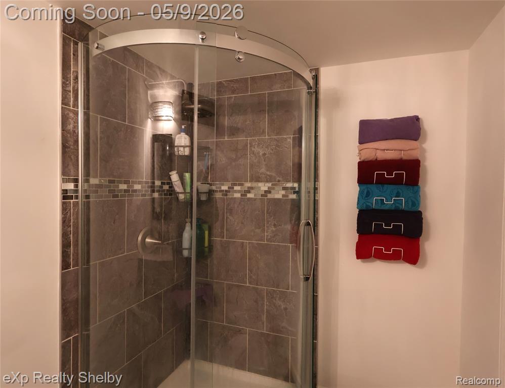 719 Sheryl Drive, Waterford, MI 48328 — Photo 32