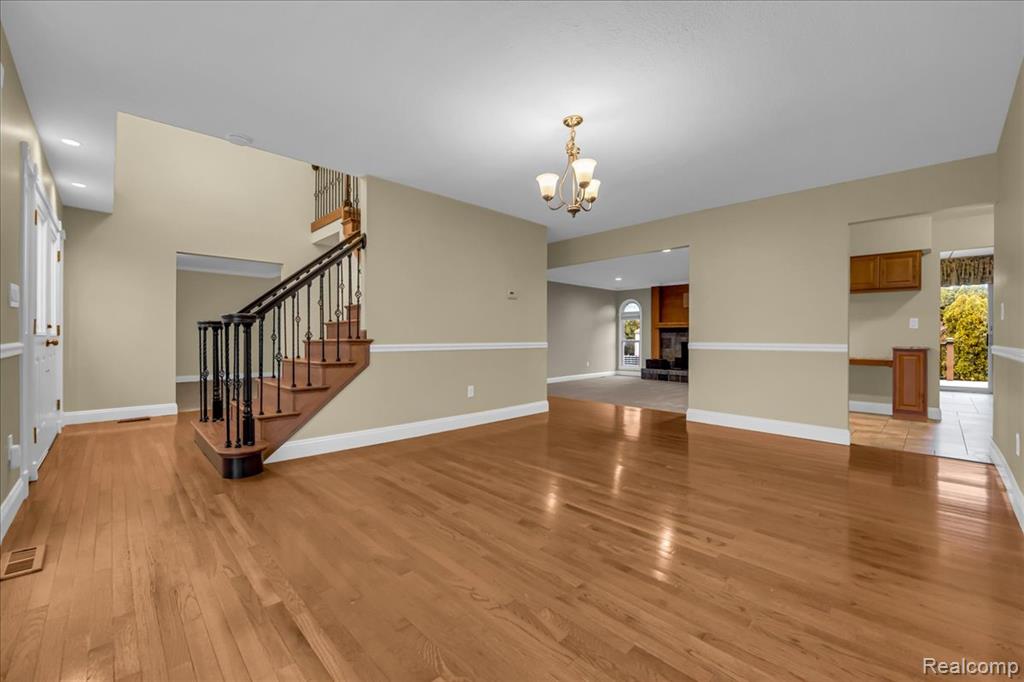 18676 Country Club Circle, Riverview, MI 48193 — Photo 17