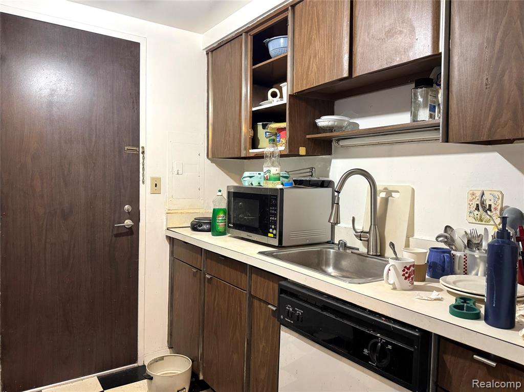 8200 E Jefferson Avenue, 204, Detroit, MI 48214 — Photo 4