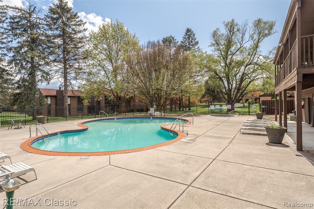 4022 CHABLIS Street, West Bloomfield, MI 48323 — Photo 46