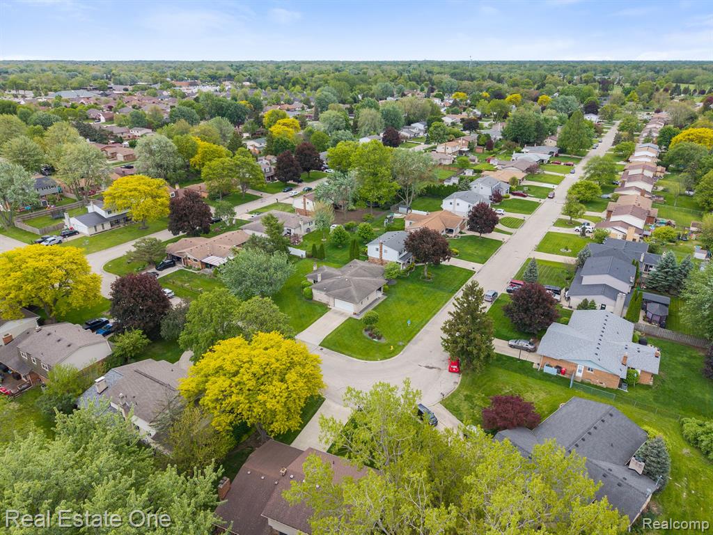 39664 Cadborough Drive, Clinton Twp, MI 48038 — Photo 48