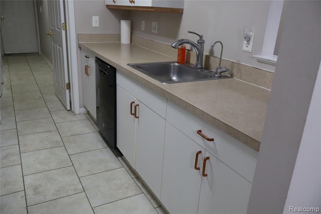 5212 Pine Aires Drive, Sterling Heights, MI 48314 — Photo 10