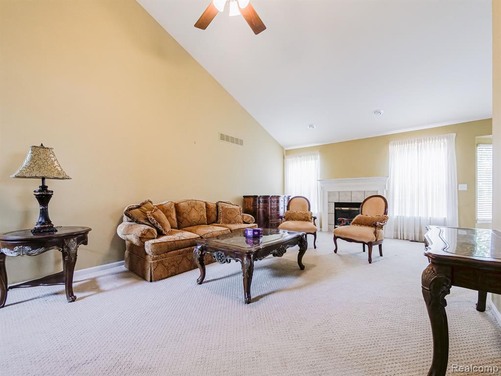 402 WOODHAVEN Drive, Commerce Twp, MI 48390 — Photo 6