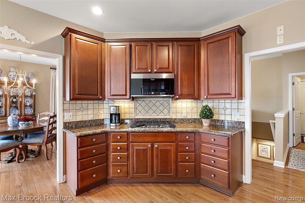 16956 Sycamore Court, Northville, MI 48168 — Photo 12