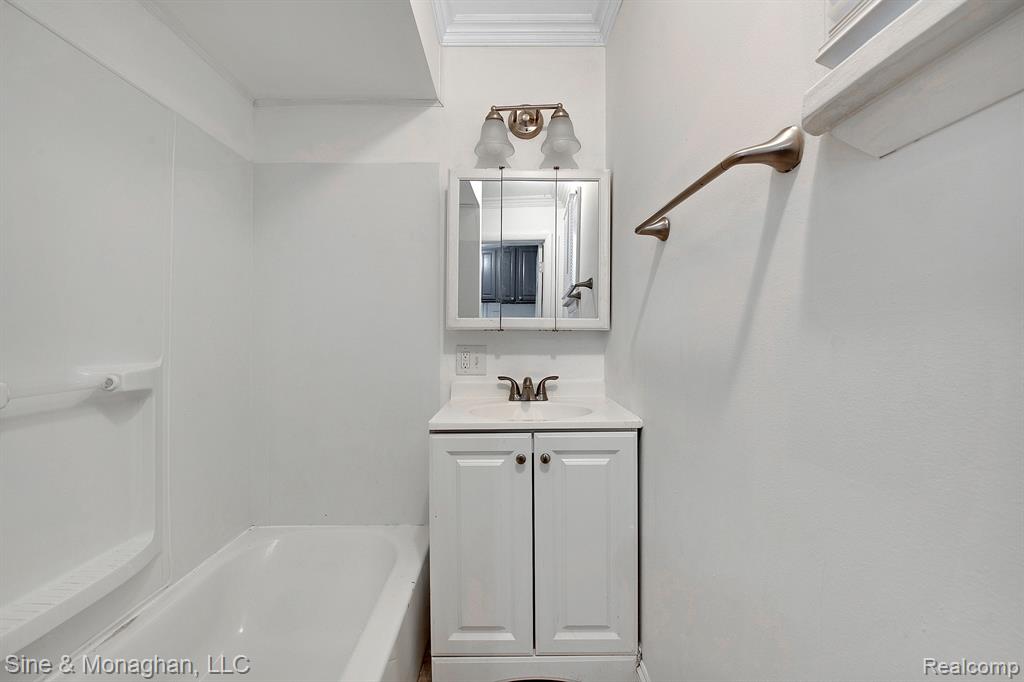 8436 CHAPP Avenue, Warren, MI 48089 — Photo 11