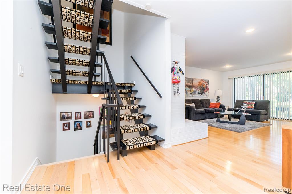 7308 Creek View Circle, West Bloomfield, MI — Photo 12