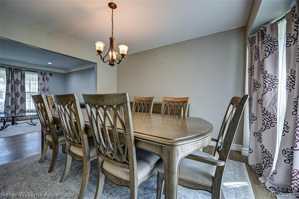 18467 Middlesex Avenue, Lathrup Village, MI 48076 — Photo 11