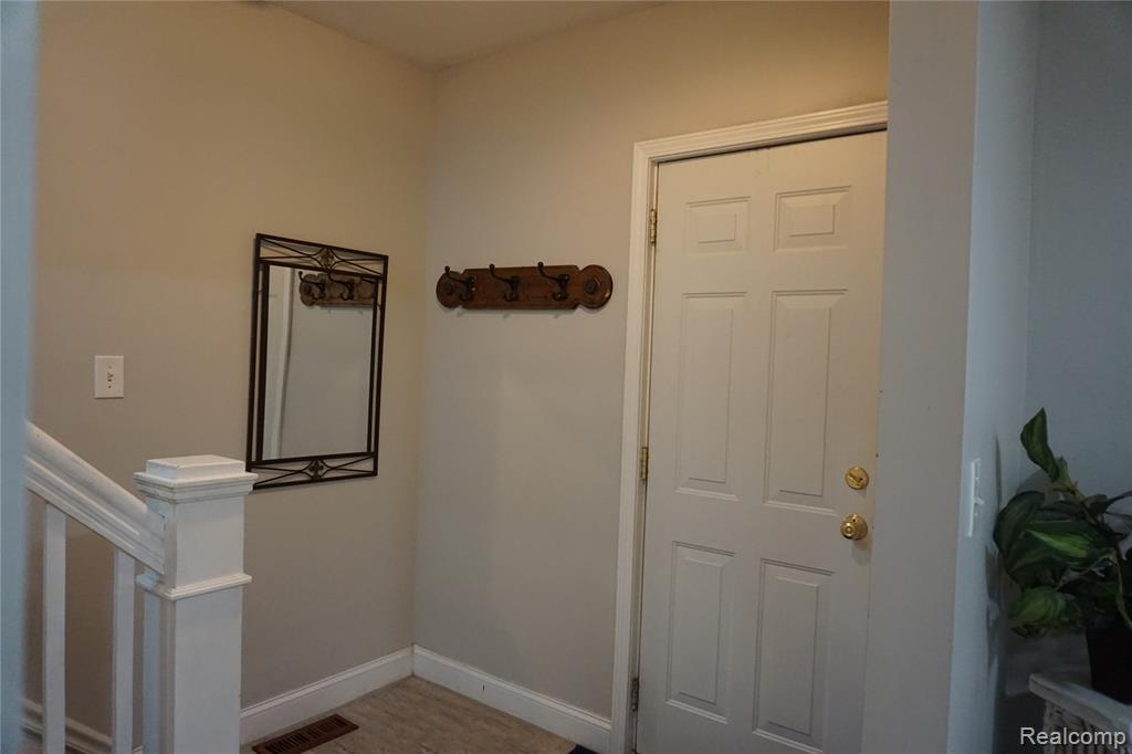 955 N Chevrolet Avenue, Flint, MI 48504 — Photo 5
