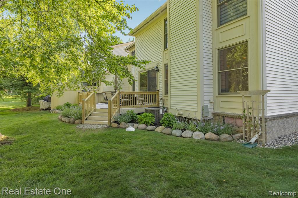 7105 Winding Brook Court, West Bloomfield, MI — Photo 14