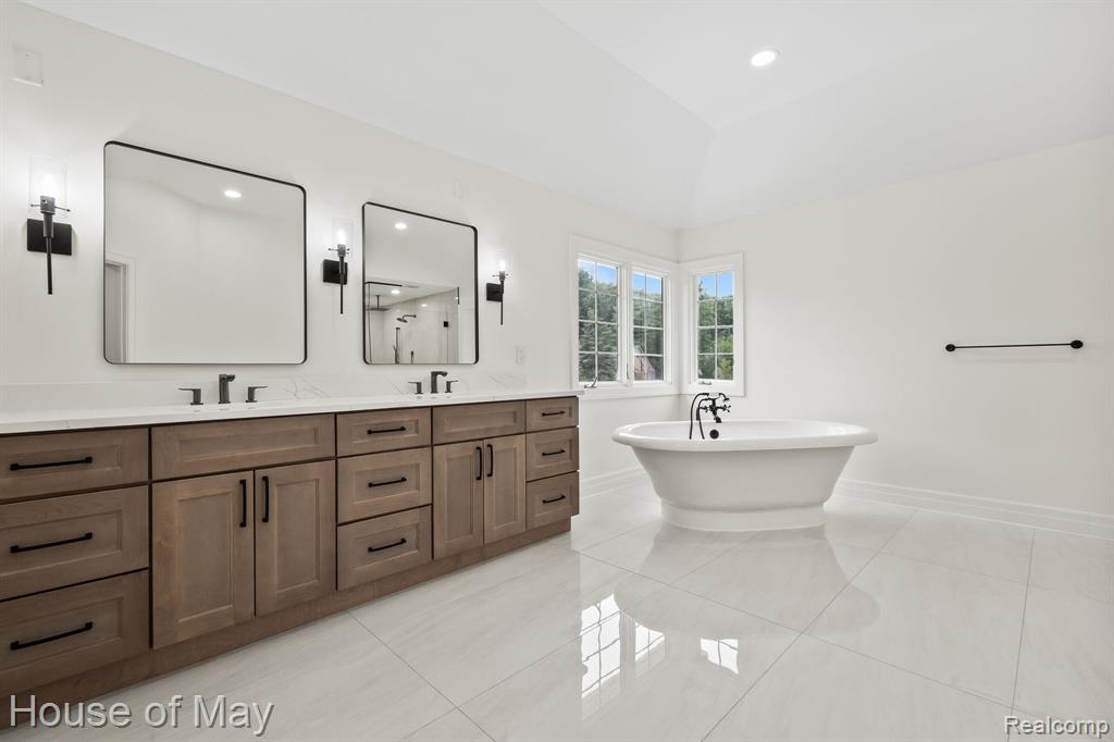 4743 S Ridge Drive, West Bloomfield, MI 48323 — Photo 19