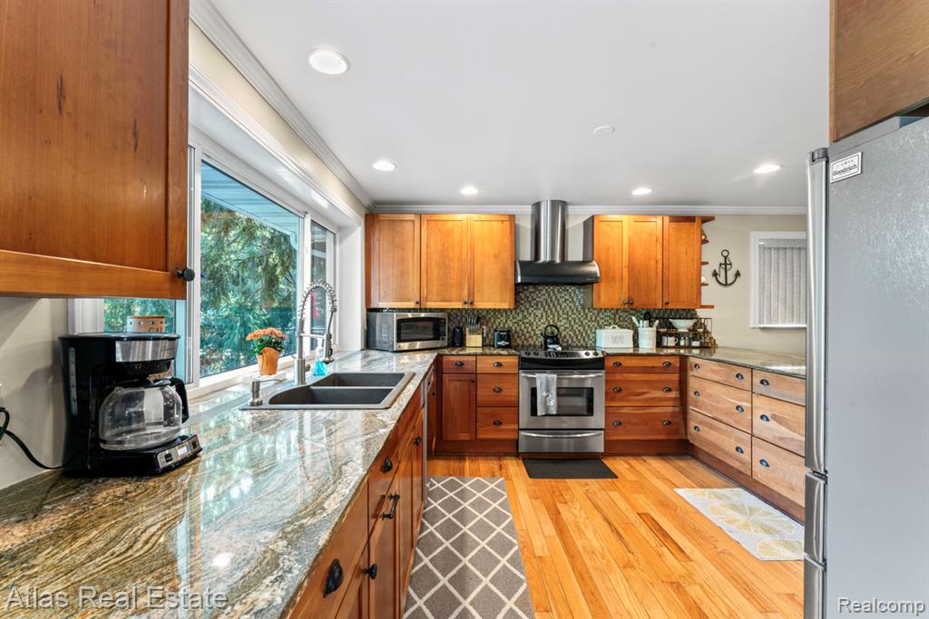 9449 Ridge Road, Goodrich Vlg, MI — Photo 12