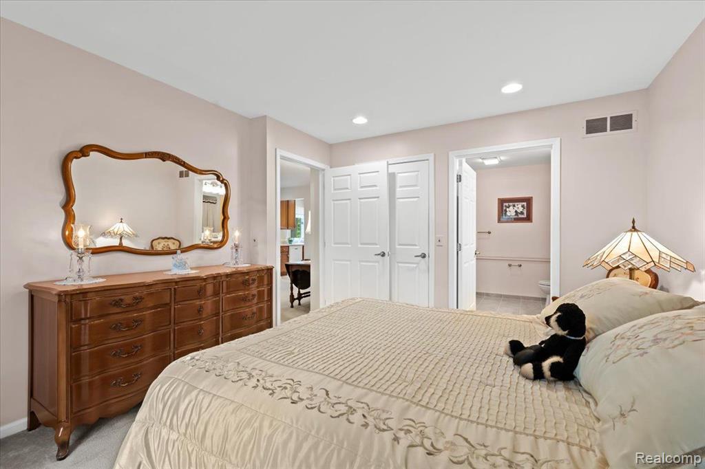 21290 JUNIPER Court, 76, Farmington Hills, MI 48336 — Photo 10