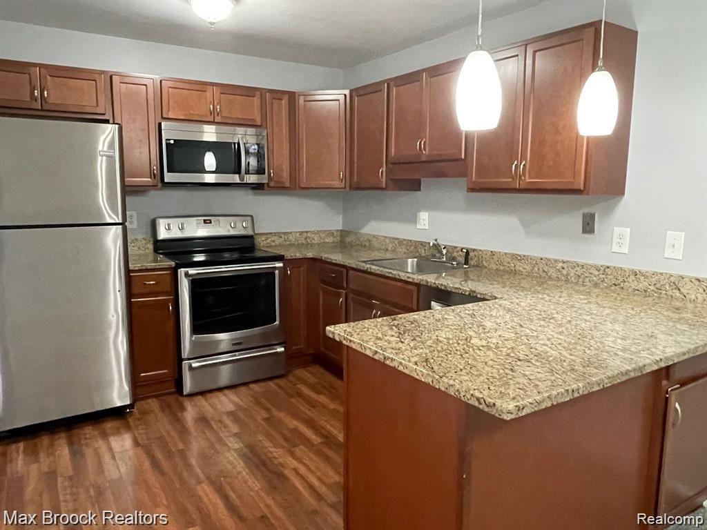 2806 ROUNDTREE Drive, Troy, MI 48083 — Photo 3