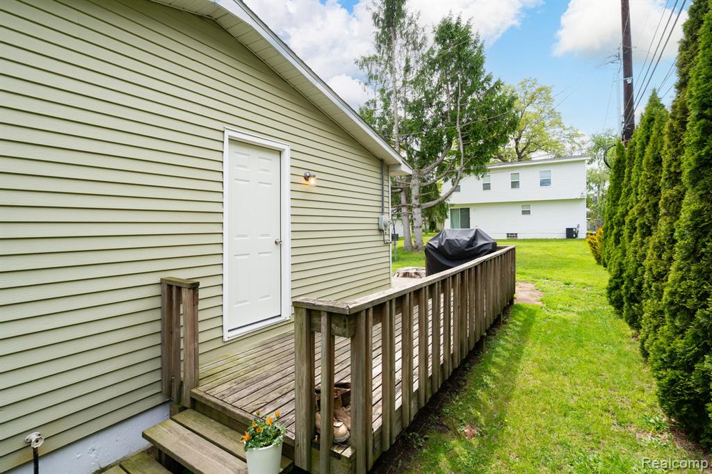 1887 Evona, Wixom, MI 48393 — Photo 4