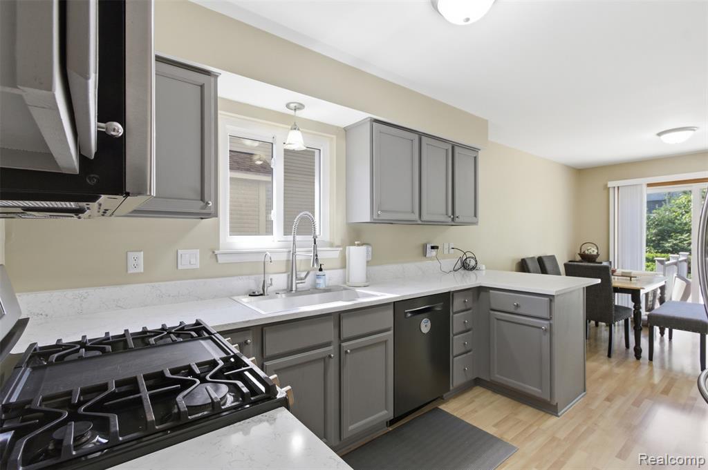 6790 Edwood Avenue, West Bloomfield, MI 48324 — Photo 15