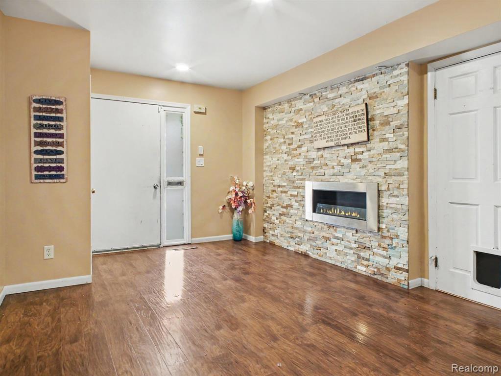 428 Carrie Drive, Flushing, MI 48433 — Photo 4