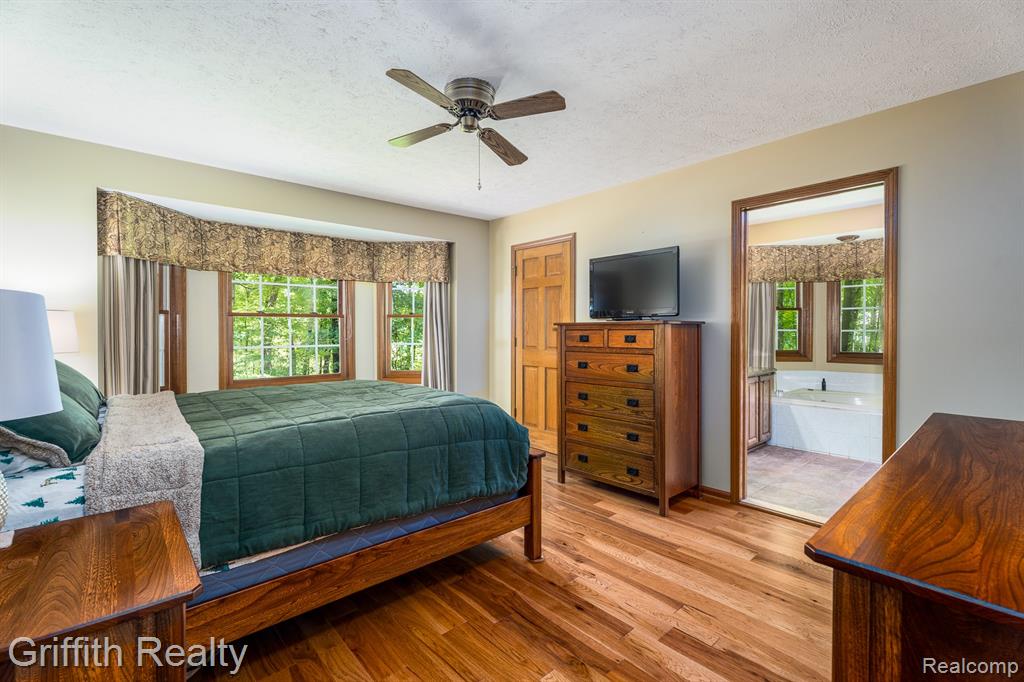 8123 Baypointe Drive, Brighton, MI 48114 — Photo 22