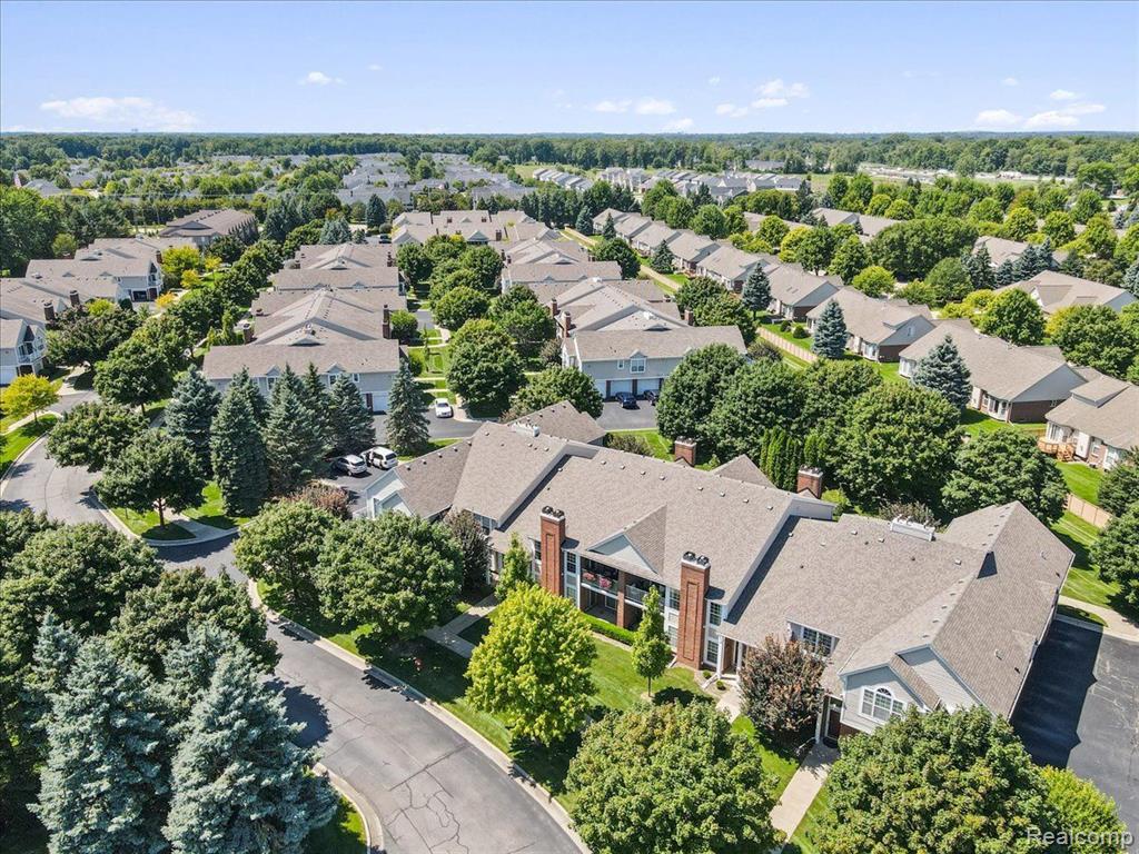 4361 BERKSHIRE Drive, Sterling Heights, MI 48314 — Photo 33