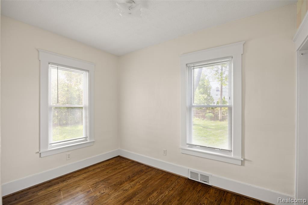 556 E Troy Street, Ferndale, MI 48220 — Photo 11