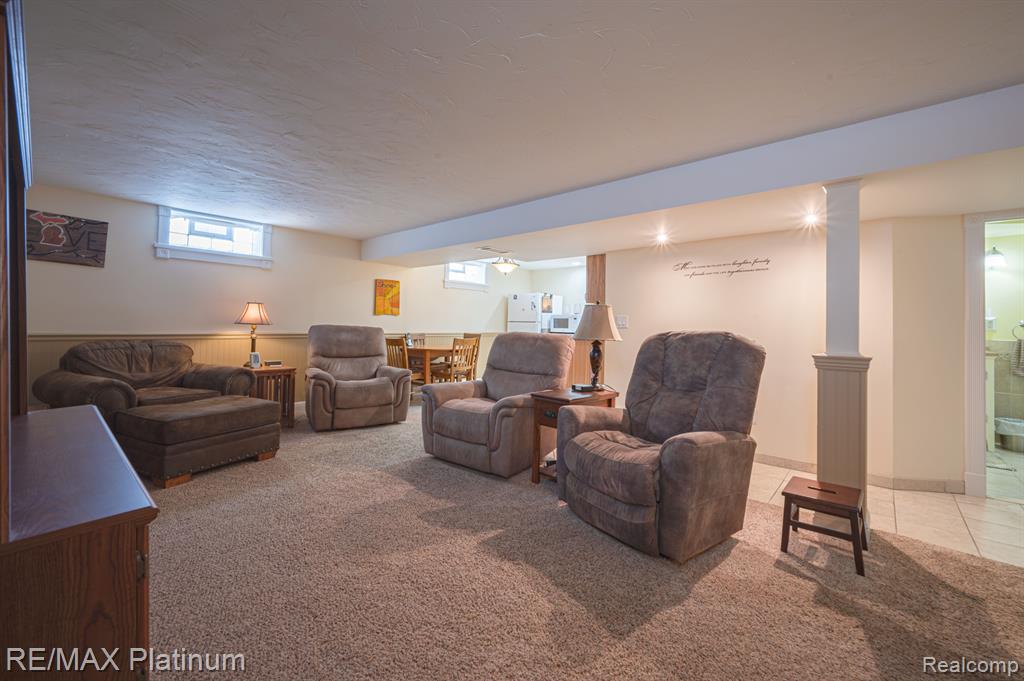 710 MANORDALE Court, Milford, MI 48381 — Photo 37