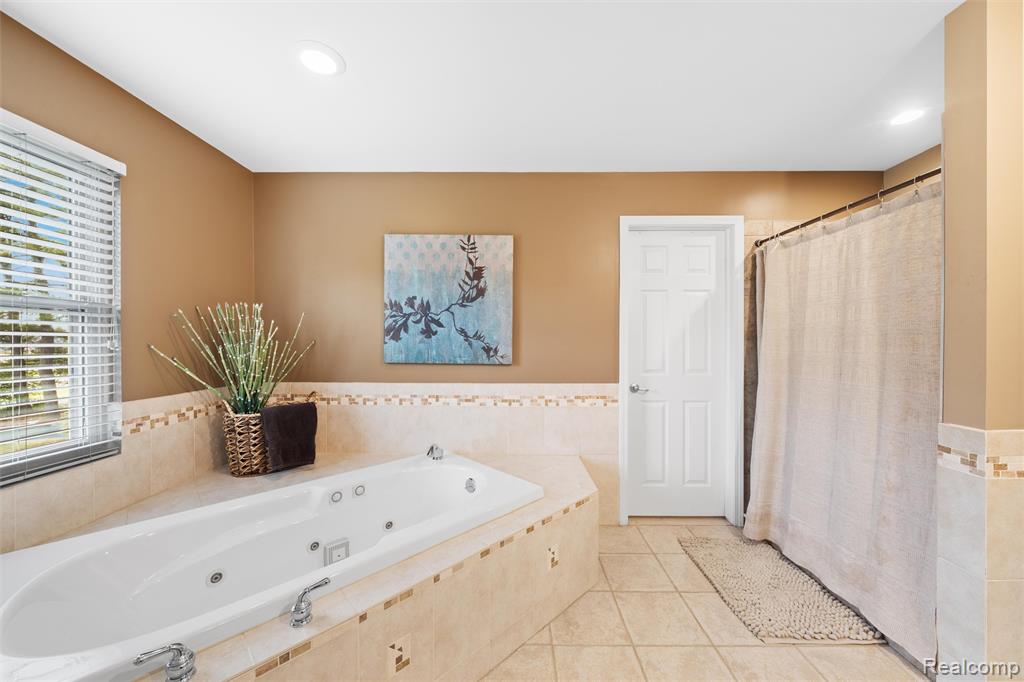 10099 Fernbrooke Drive, Brighton, MI 48116 — Photo 45