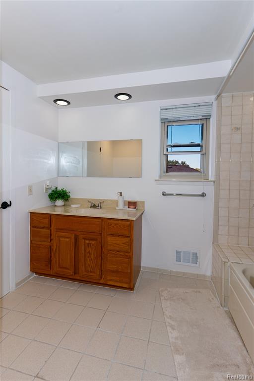 678 Kings Way, Canton, MI 48188 — Photo 22
