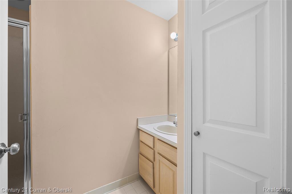 9 Canfield Circle, Dearborn Heights, MI 48127 — Photo 15