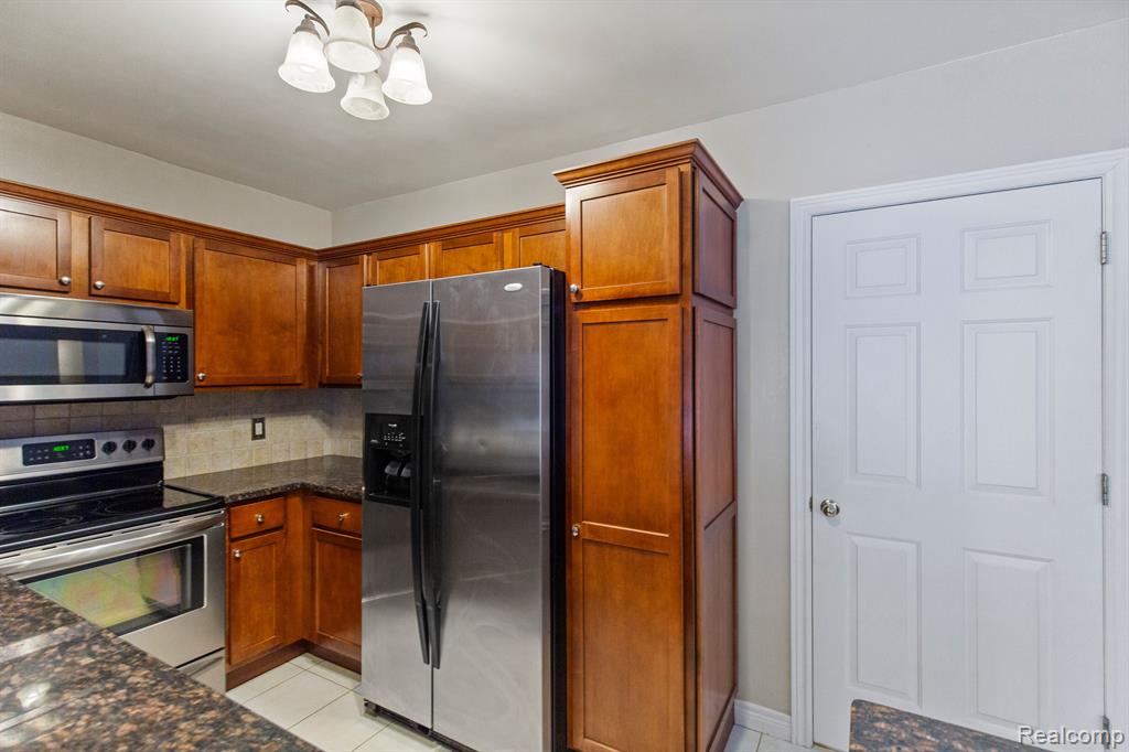 5570 HAMPSHIRE Lane, Ypsilanti, MI 48197 — Photo 5