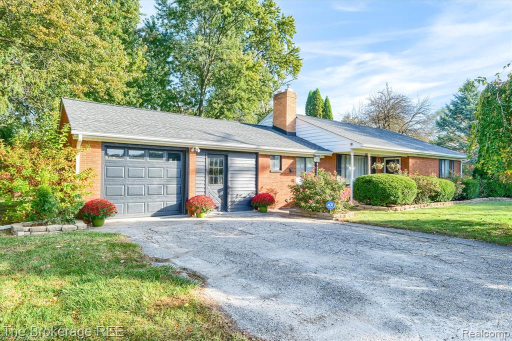 9223 Lapeer Road, Davison, MI 48423 — front exterior