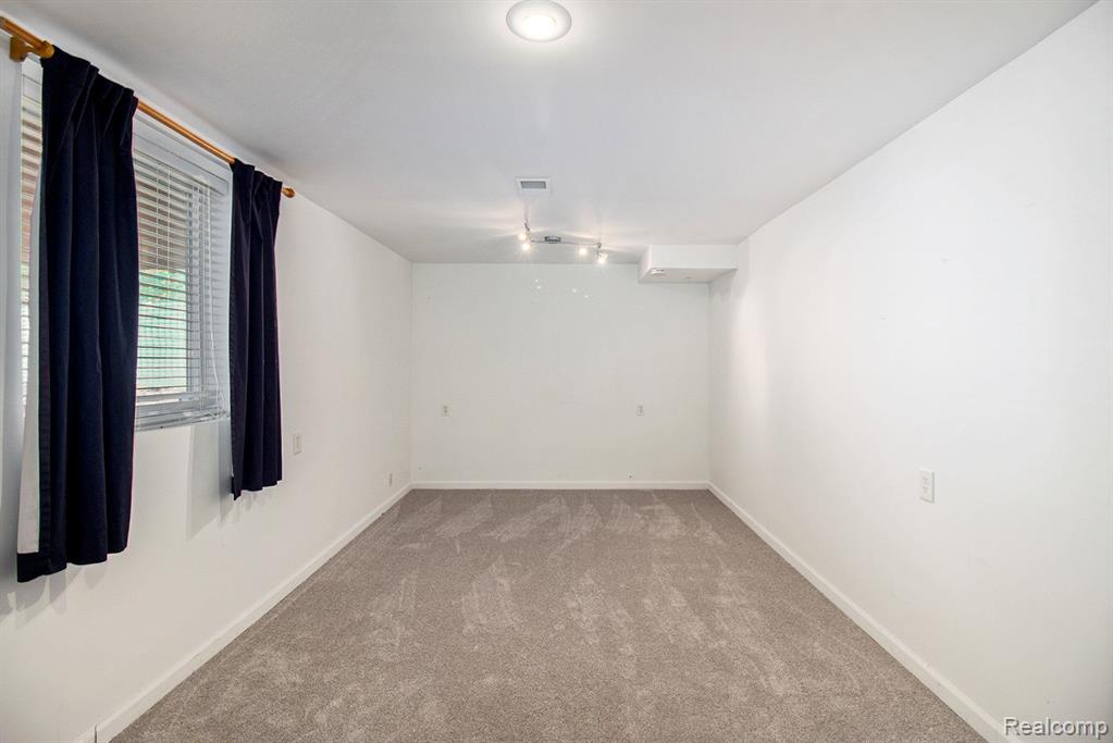 6041 TREE LINE Drive, Grand Blanc, MI 48439 — Photo 17