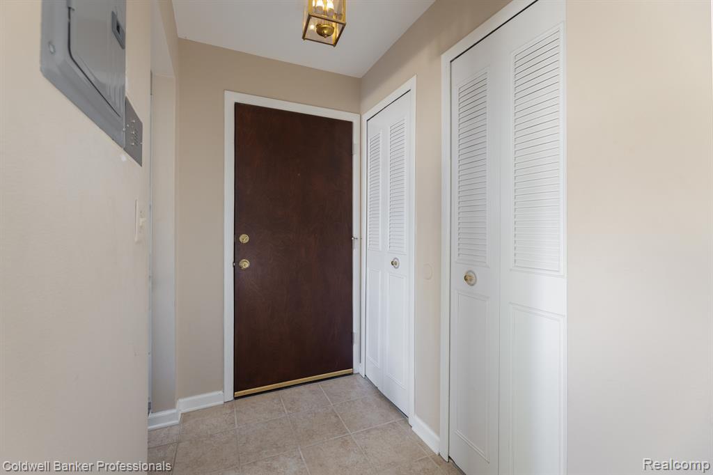 425 Riviera Drive, Saint Clair Shores, MI 48080 — Photo 15