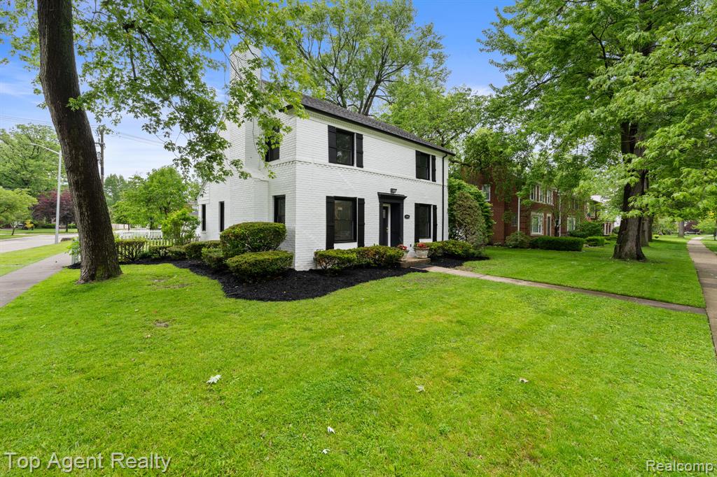 1894 Broadstone Road, Grosse Pointe Woods, MI 48236 — Photo 53