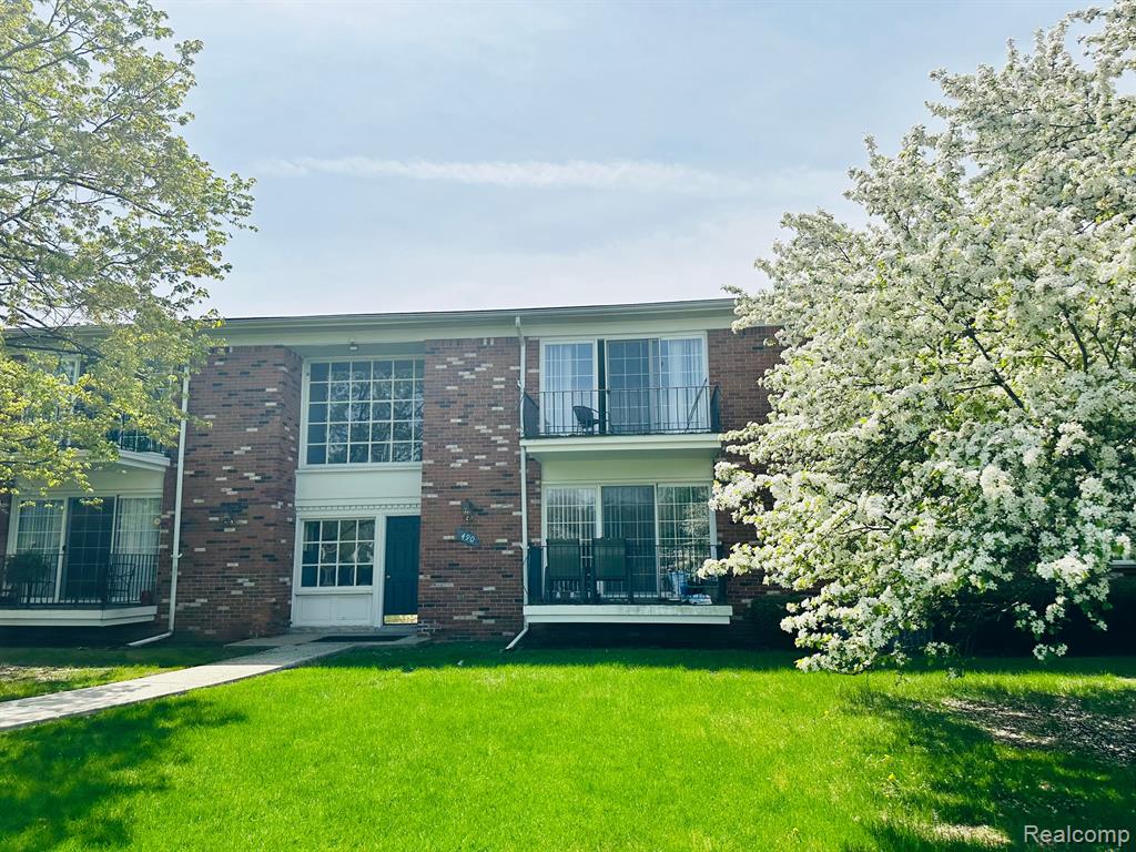 490 FOX HILLS Drive N, 8, Bloomfield Hills, MI 48304 — front exterior