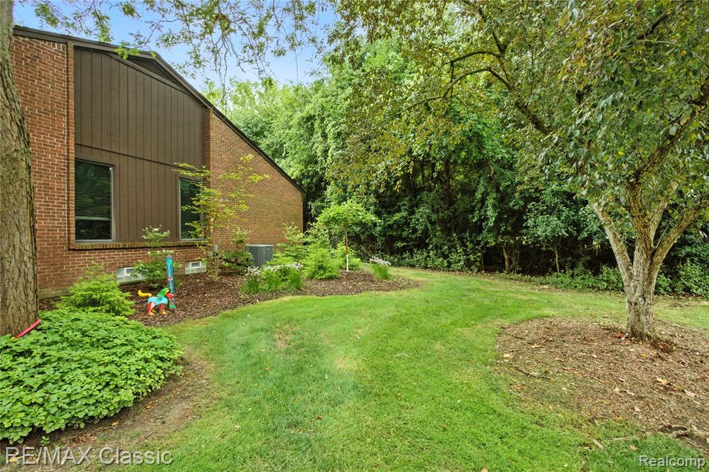 4022 CHABLIS Street, West Bloomfield, MI 48323 — Photo 3