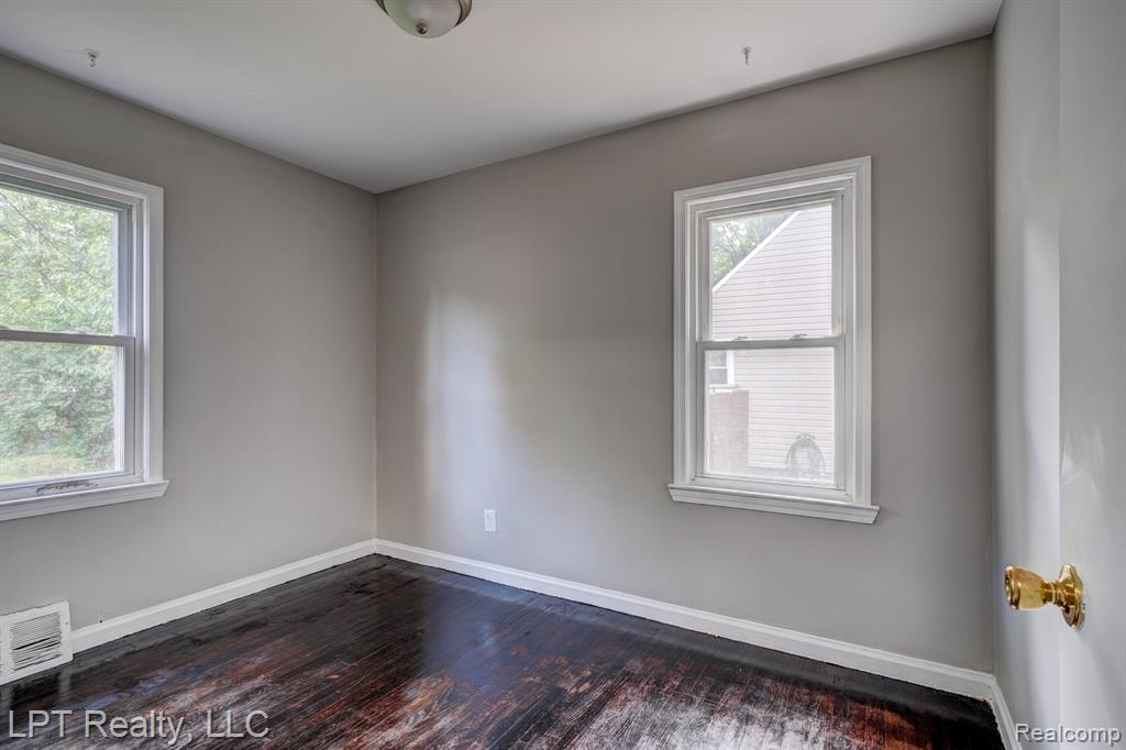 23038 Violet Street, Farmington, MI 48336 — Photo 15