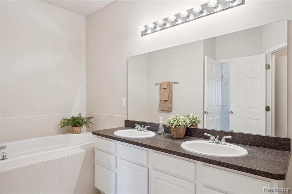 47681 SCENIC CIRCLE Drive S, 77, Canton, MI 48188 — Photo 26