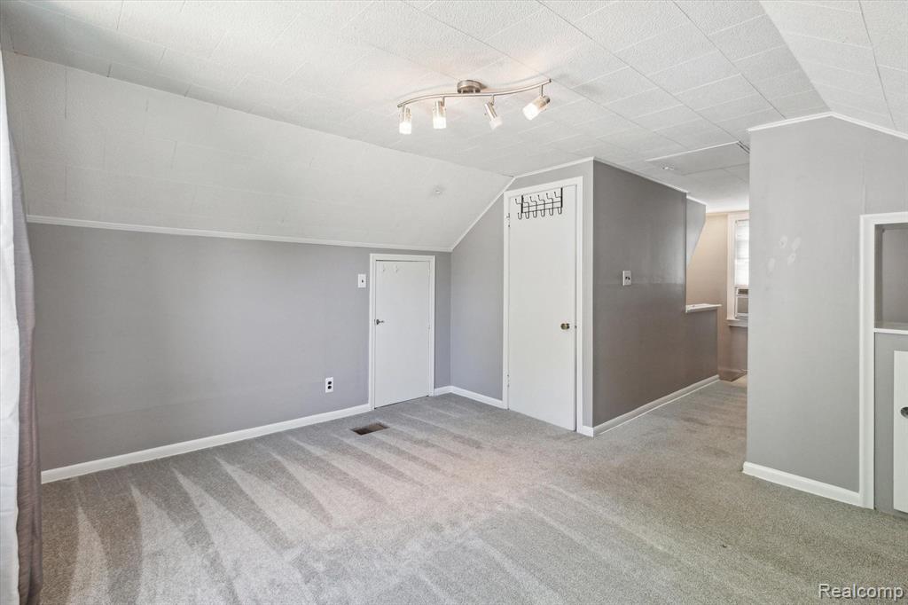 812 N KENWOOD Avenue, Royal Oak, MI 48067 — Photo 29