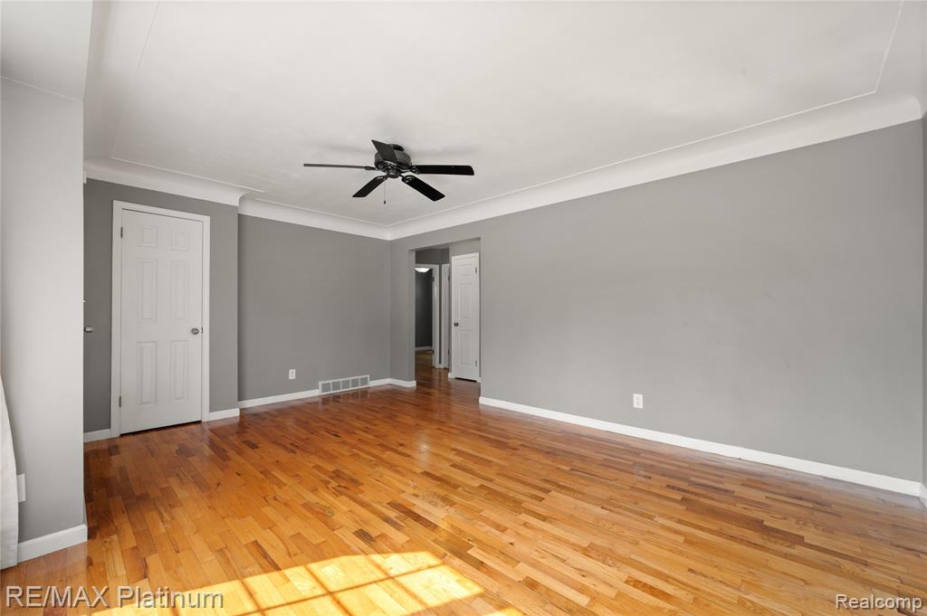 709 Elmwood Drive, Fenton, MI 48430 — Photo 10