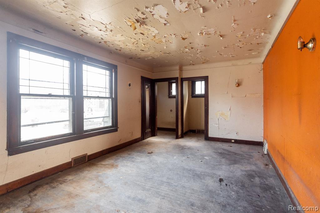 9169 WARD Street, Detroit, MI 48228 — Photo 4