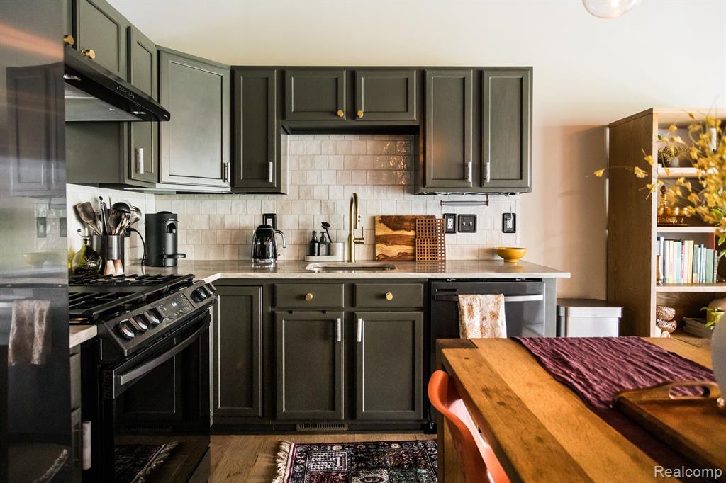 74 W BETHUNE Street, Detroit, MI 48202 — Photo 25