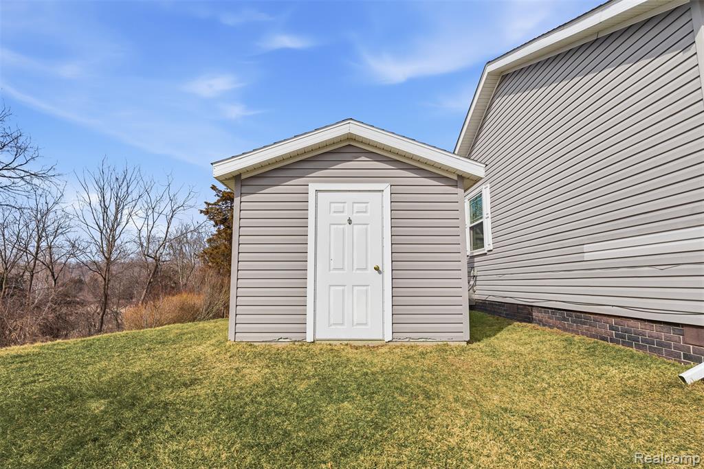 11050 Willowgreen Court, South Lyon, MI 48178 — Photo 30