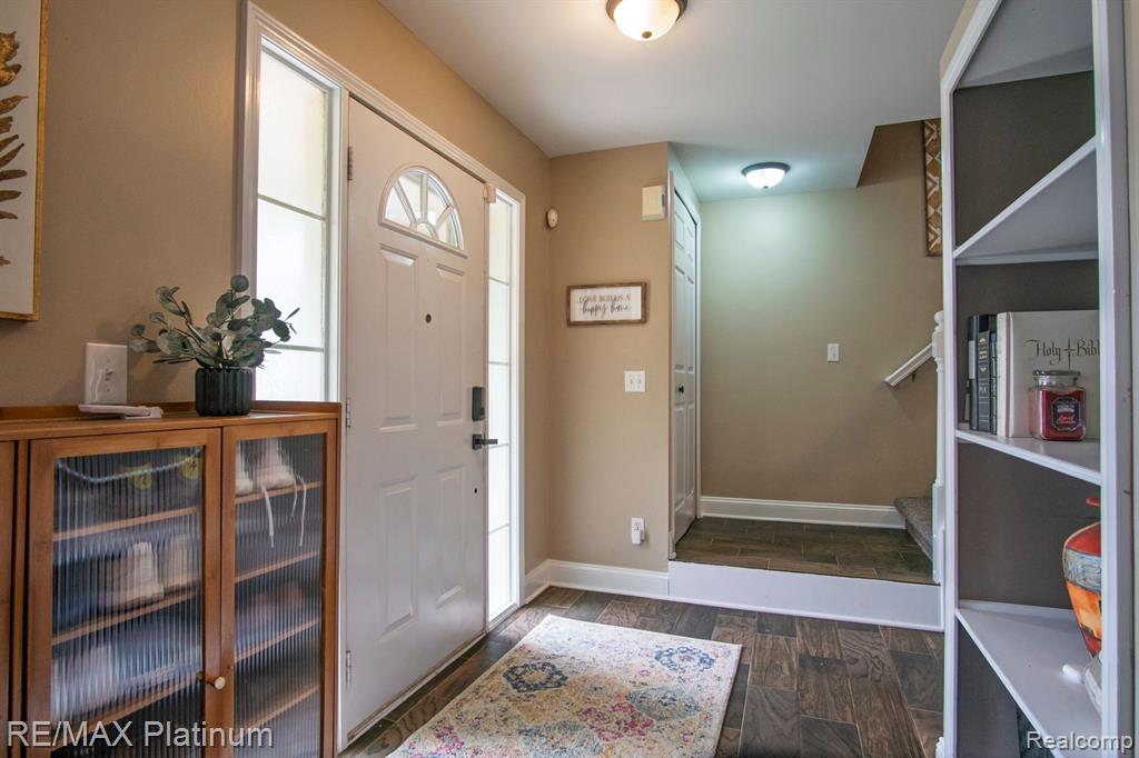 8313 Mill Pointe Court, Goodrich Vlg, MI — Photo 5