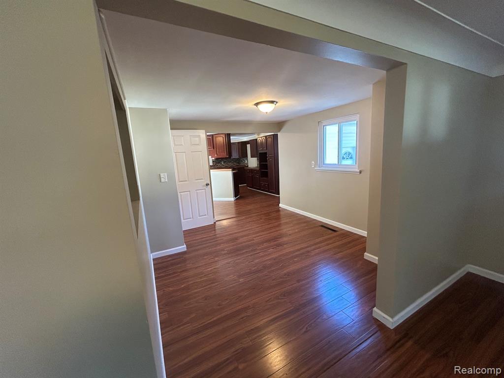 6182 Surrey Lane, Burton, MI 48519 — Photo 16