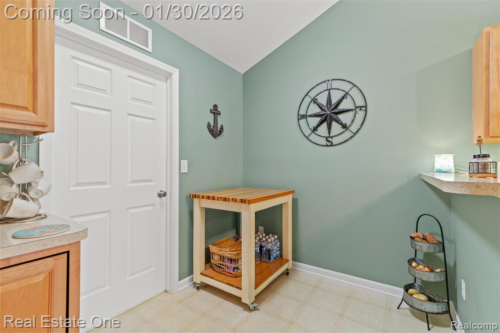 5481 Greenway Drive, 79, Trenton, MI 48183 — Photo 11