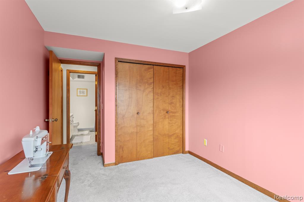 301 PINEWOOD Circle, Plymouth, MI 48170 — Photo 18